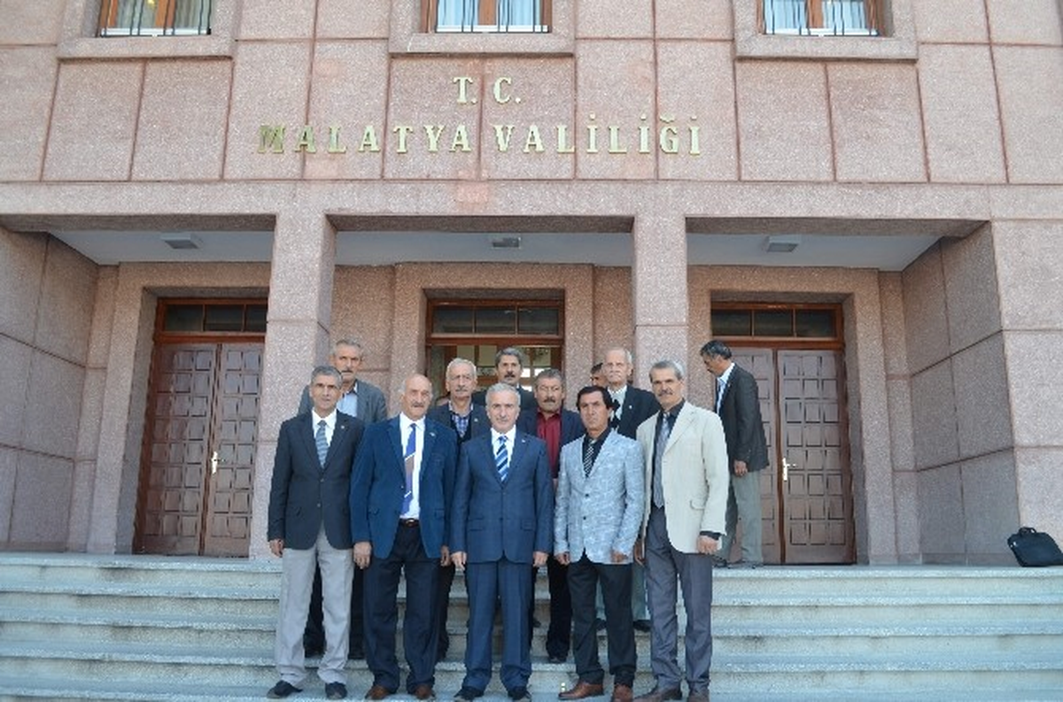 Muhtar Dernekleri Vali Süleyman Kamçı\'yı Ziyaret Etti