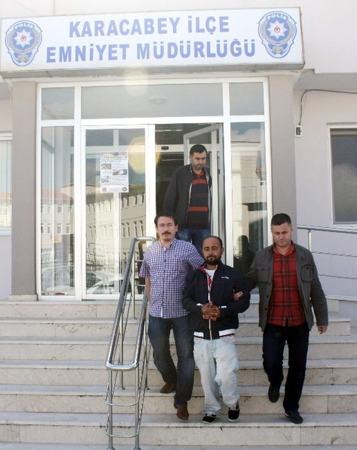 Polis Zehir Tacirine Geçit Vermedi
