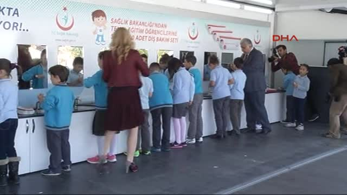 Müezzinoğlu, Öğrencilere Ağız ve Diş Sağlığı Seti Dağıttı