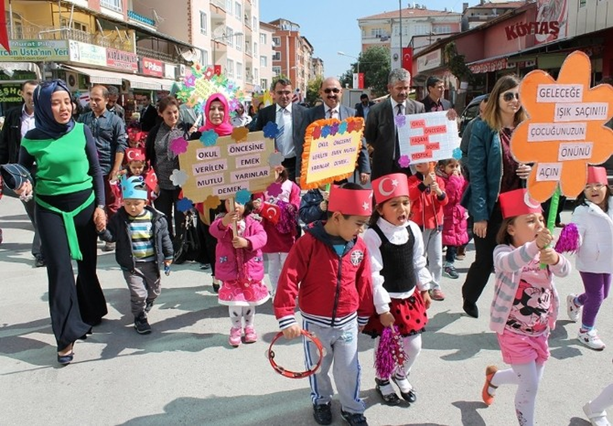 Sungurlu\'da Okul Öncesine Dikkat Çekmek İçin Yürüdüler