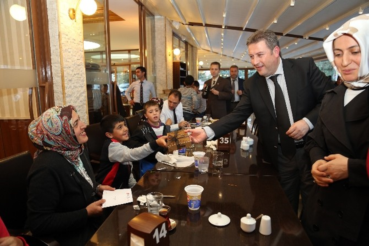 Talas\'ın Yetimlerine Erken Bayram