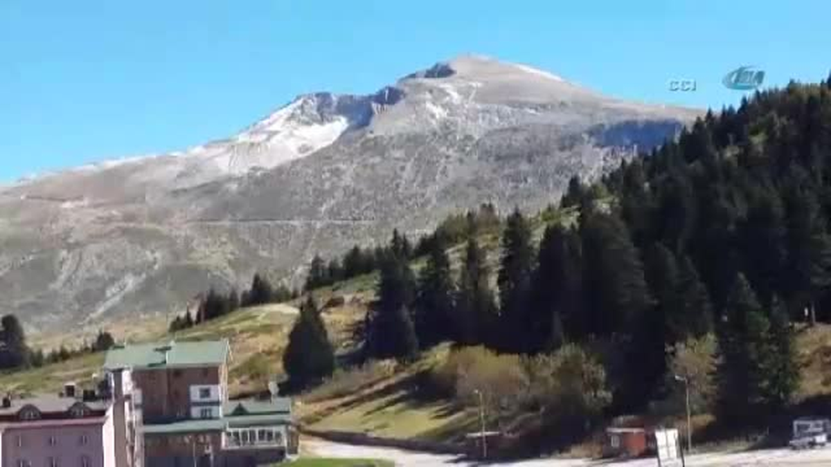 Uludağ'a Mevsimin İlk Karı Yağdı