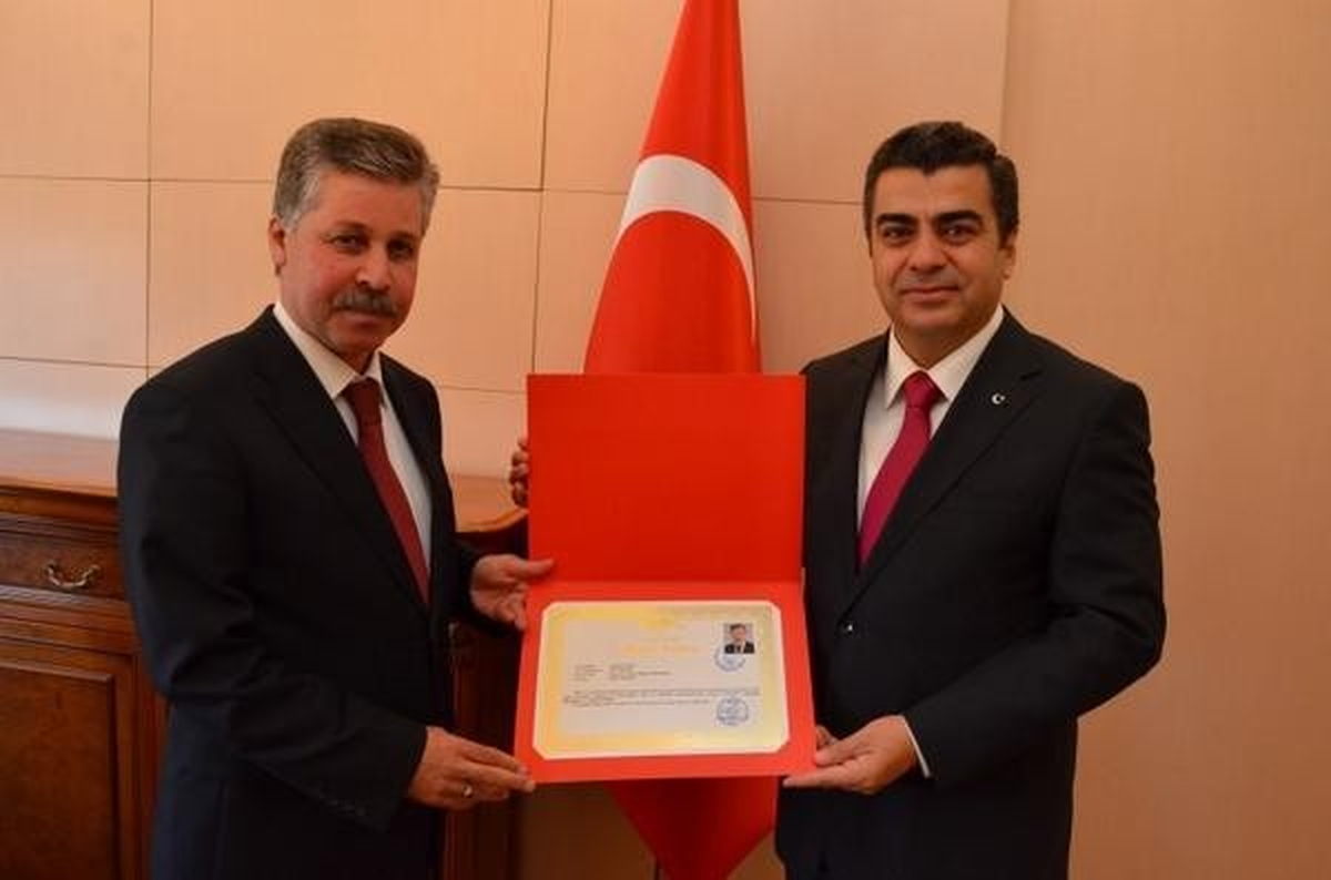 Vali Orhan Düzgün, Orman Bölge Müdürü Ahmet Kara\'yı Ödüllendirdi