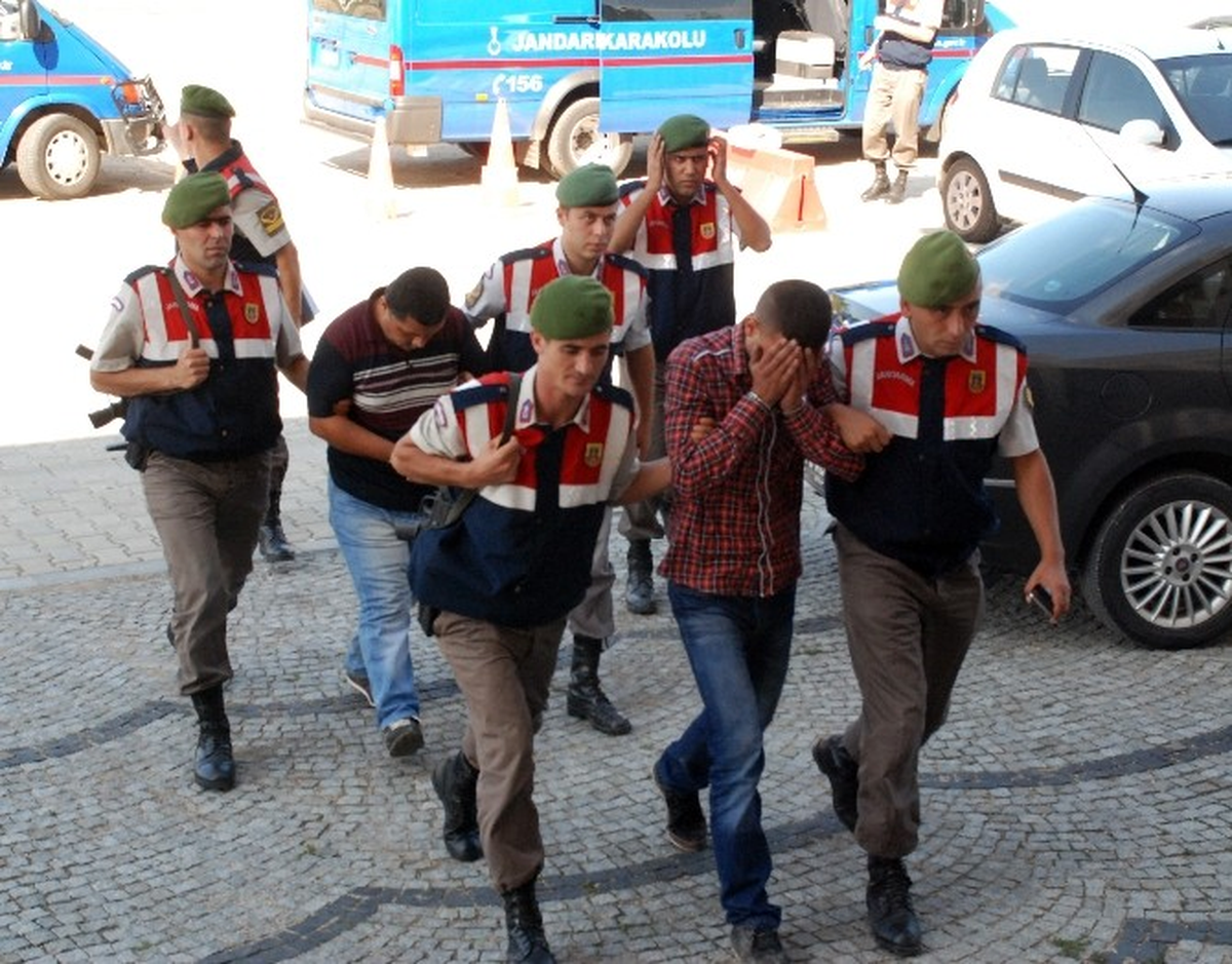 Yardım Yapıyoruz" Diyerek Evi Soydular