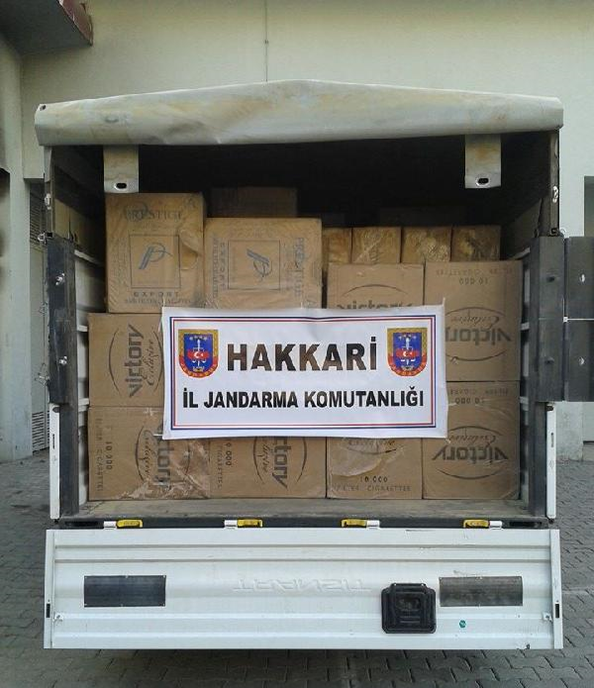 Yüksekova\'da 70 Bin Paket Kaçak Sigara Ele Geçirildi