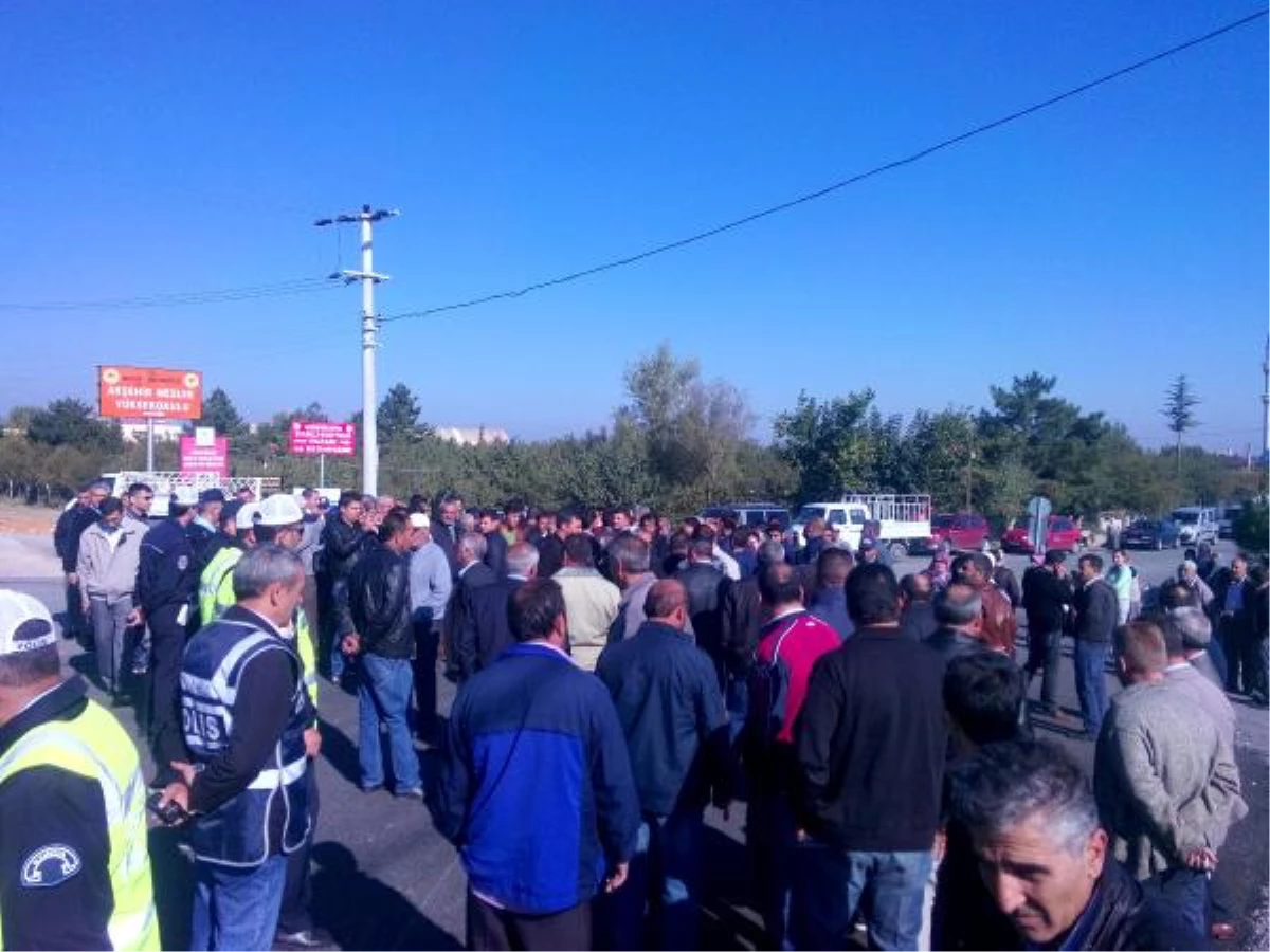 6 Yaşındaki Melih\'in Öldüğü Hemzemin Geçitte Protesto