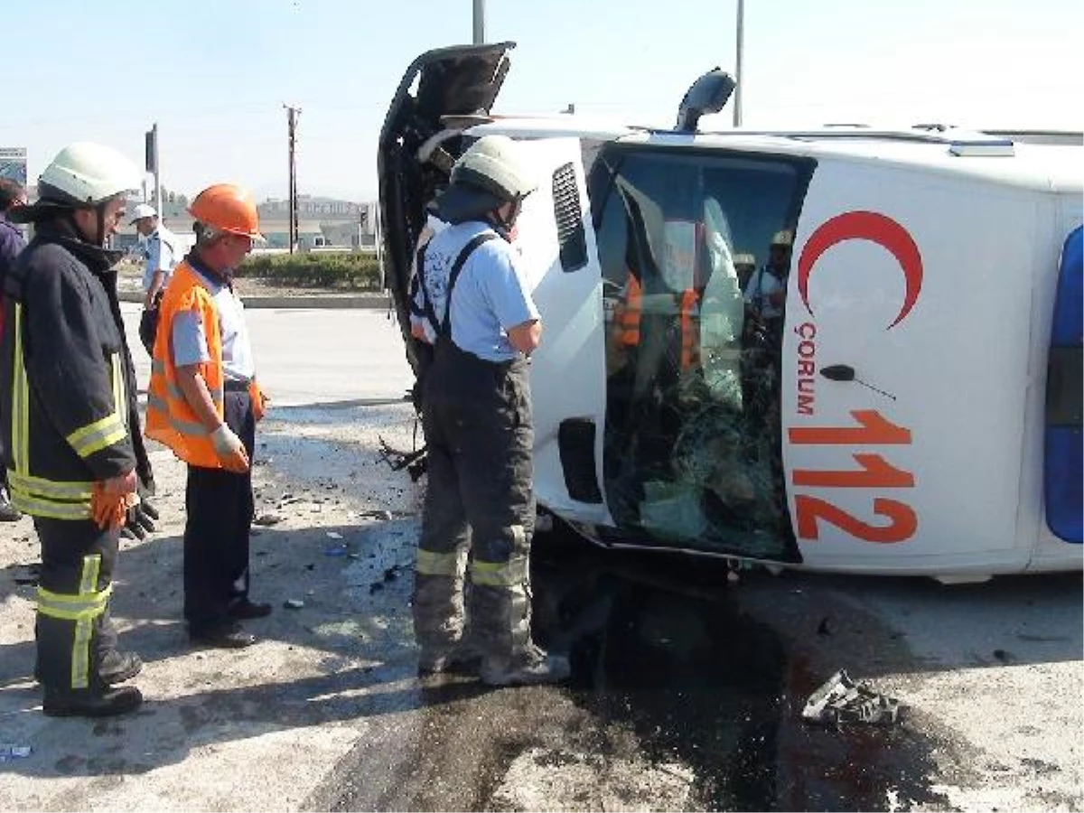 Ambulans Otomobille Çarpıştı: 4 Yaralı