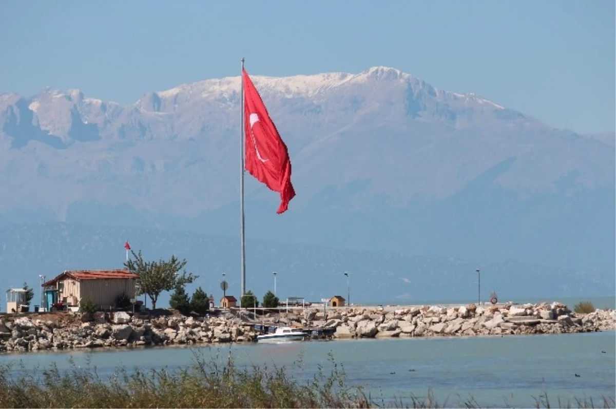 Anamas Dağının Zirvesine Kar Yağdı