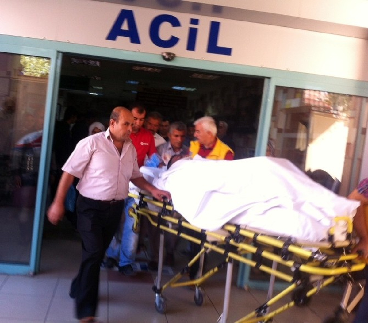 Araç ile Duvar Arasında Sıkıştı