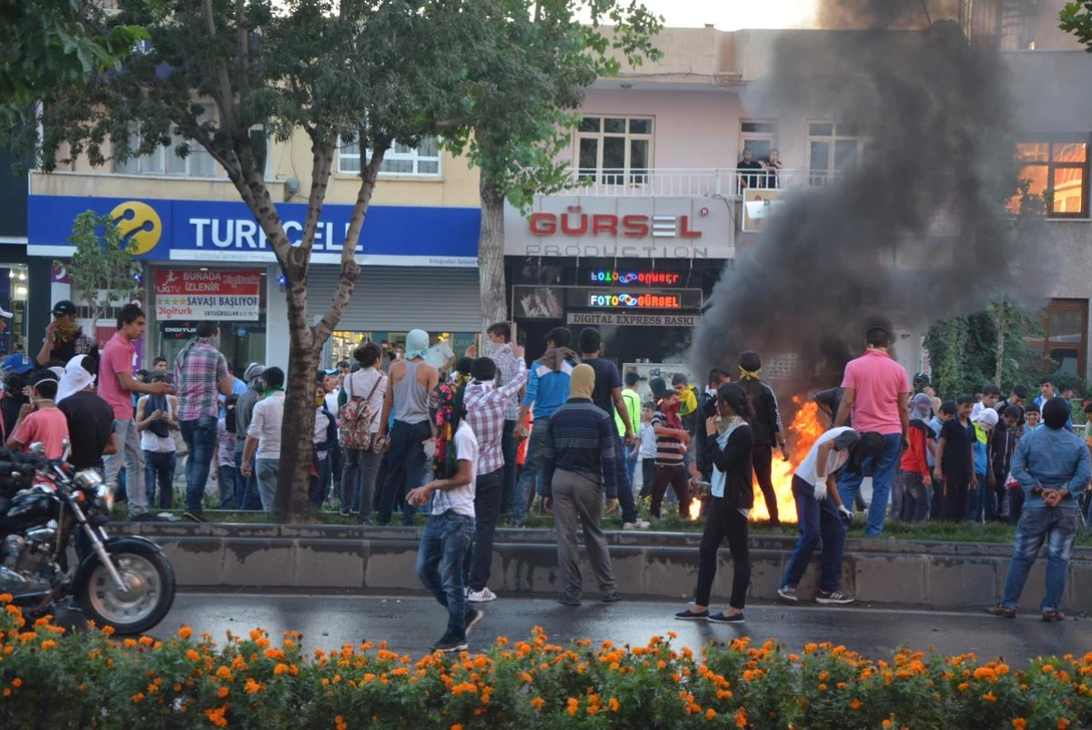 Batman\'da IŞİD Protestosunda Olaylar Çıktı