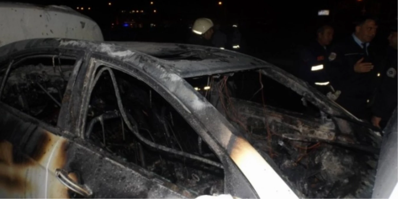 Bursa\'da Seyir Halindeki Otomobil Yandı
