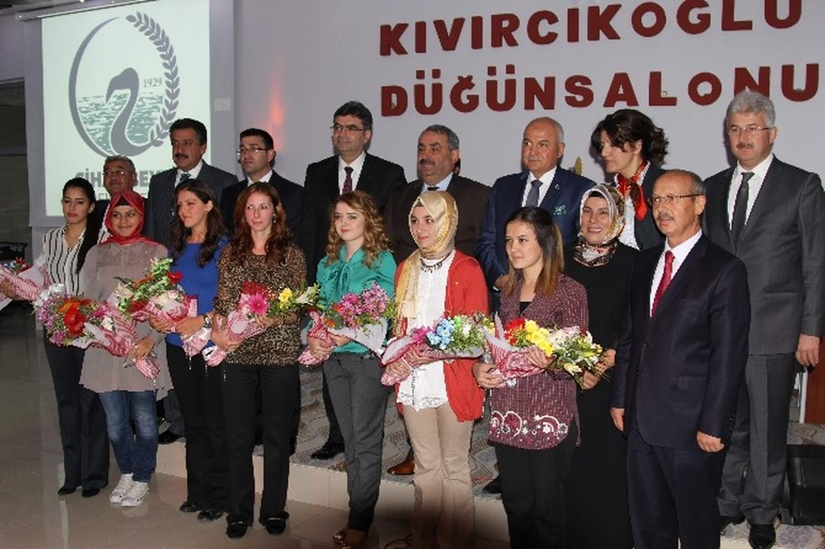 Cihanbeyli\'de \'Kadrolu Öğretmen\' Coşkusu