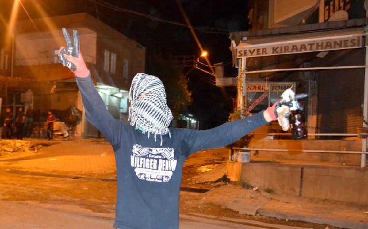 Diyarbakır\'ın Silvan İlçesinde Olaylı Gece