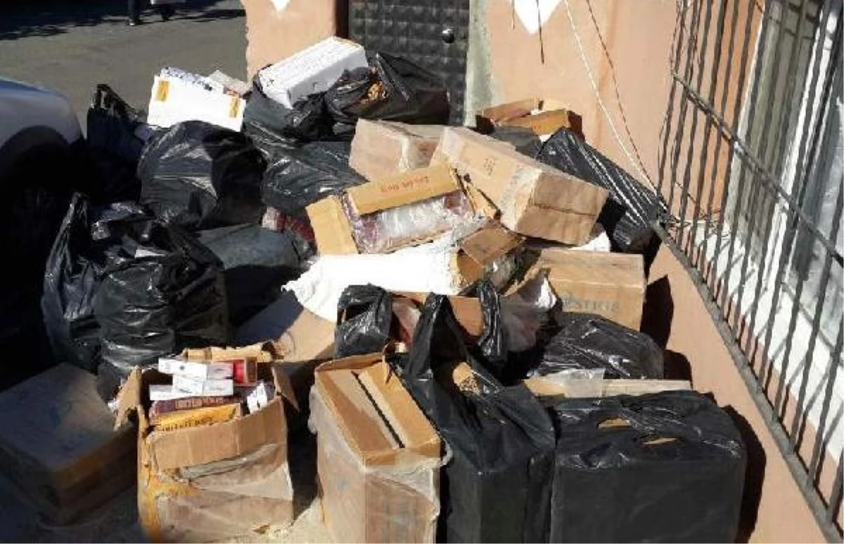 Çorlu\'da Duş Kabini Altında 20 Bin Paket Kaçak Sigara Ele Geçirildi