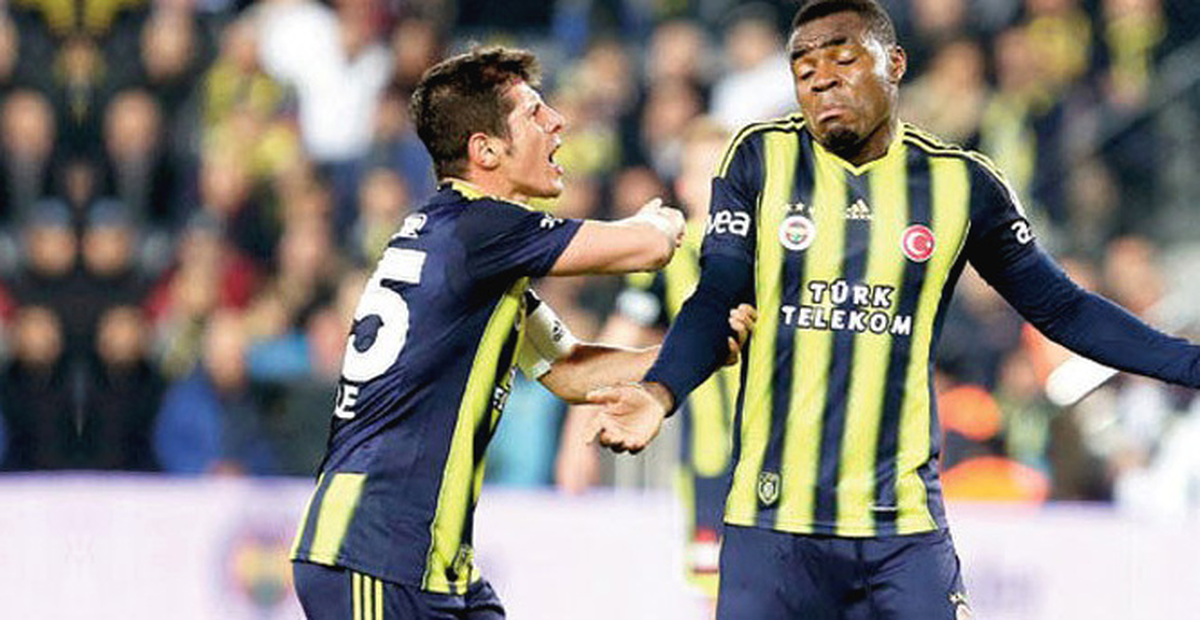 Emre ile Emenike Birbirleriyle Konuşmuyor