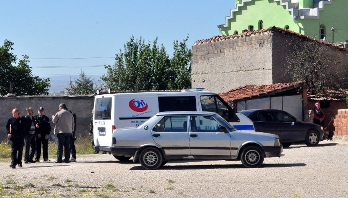 Eskişehir\'de 7 Aylık Bebek Beşiğinde Ölü Bulundu