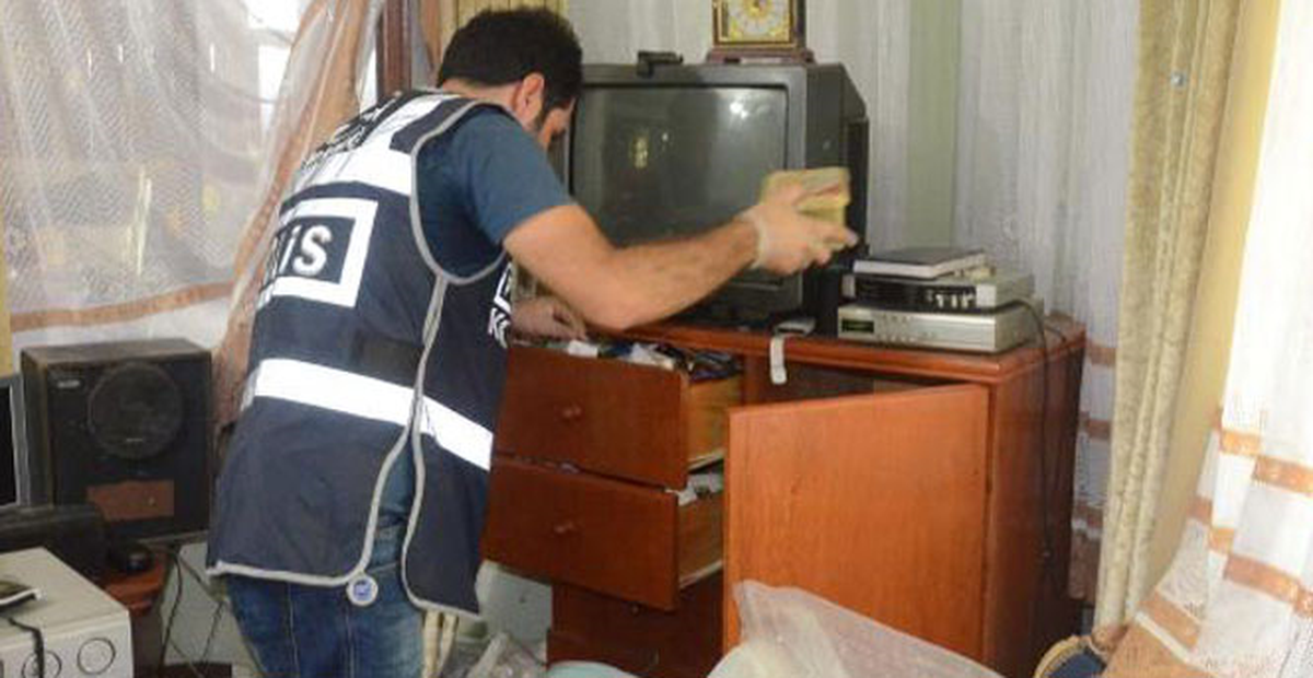 Fırına Gizlenmiş 1.5 Kilo Esrar Ele Geçirildi