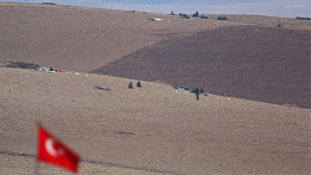 IŞİD Militanları Türk Bayrağının Gölgesinde