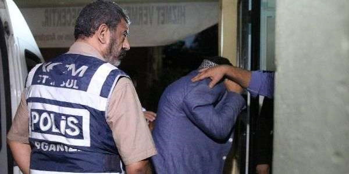 İtfaiye Operasyonu\'nda Gözaltına Alınanlar Saglık Kontrolünden Geçirildi (2)