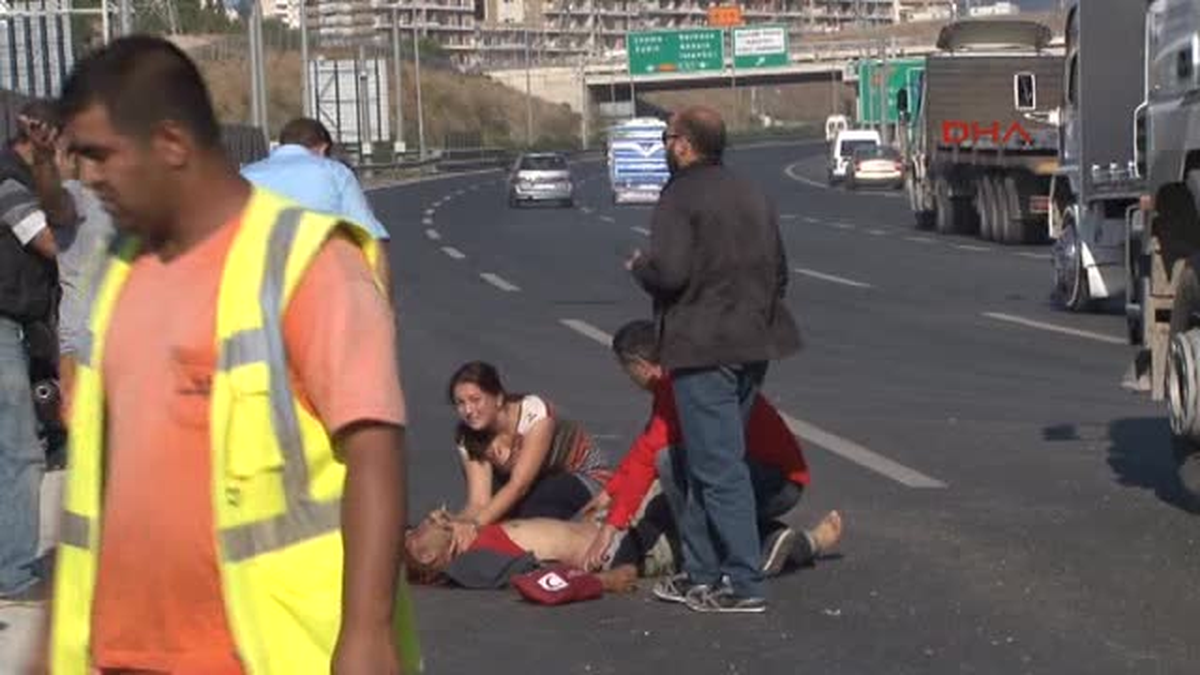 İzmir Kamyonet Parçalandı, Karı Koca Yaralandı