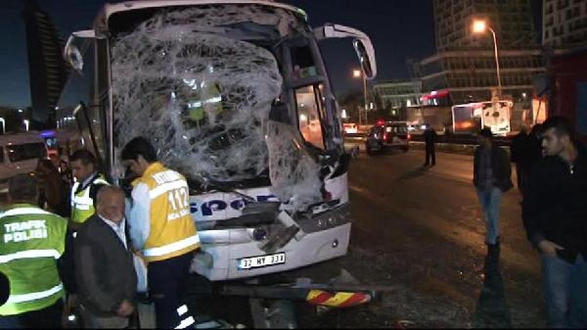 Kartal\'da 3 Araç Kazaya Karıştı D-100 Kapandı