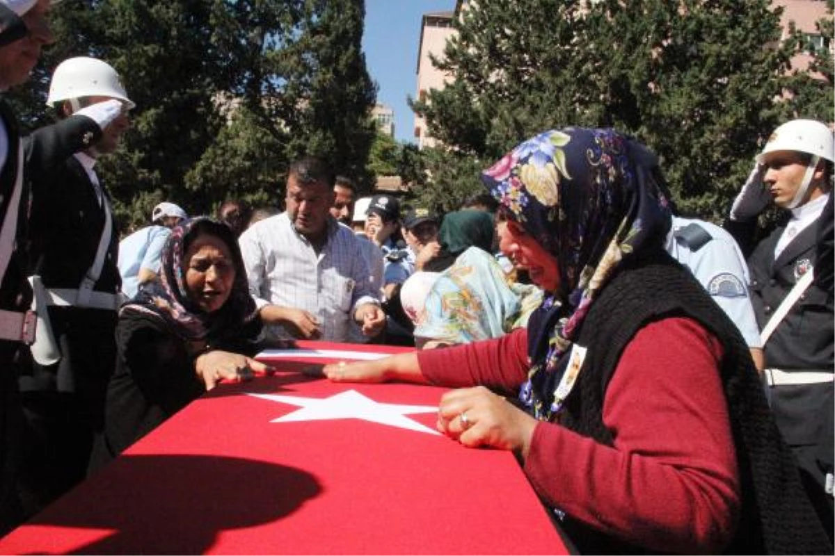 Kazada Şehit Olan Polis Törenle Memleketine Gönderildi