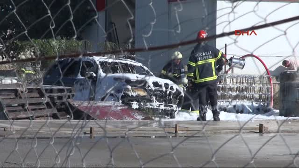 Kocaeli Boya Fabrikasında Korkutan Yangın