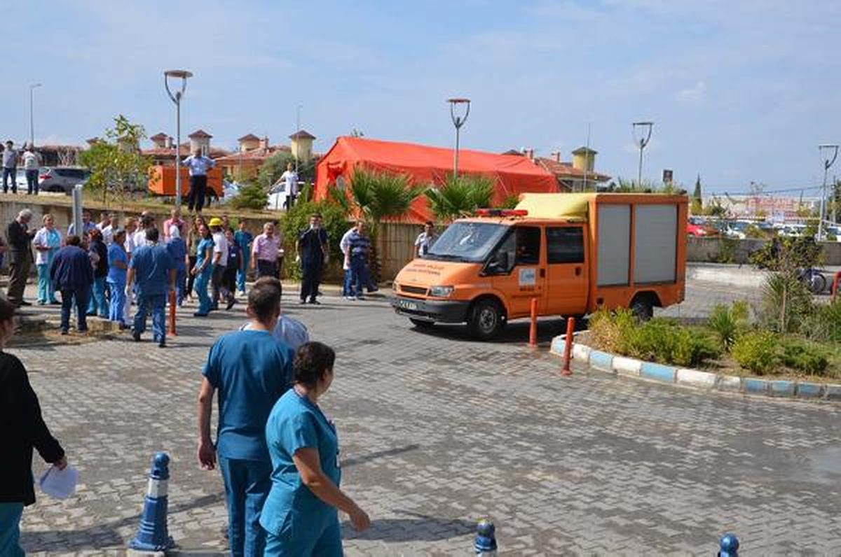 Manisa Cbü Hafsa Sultan Hastanesi\'nde Deprem Tatbikatı