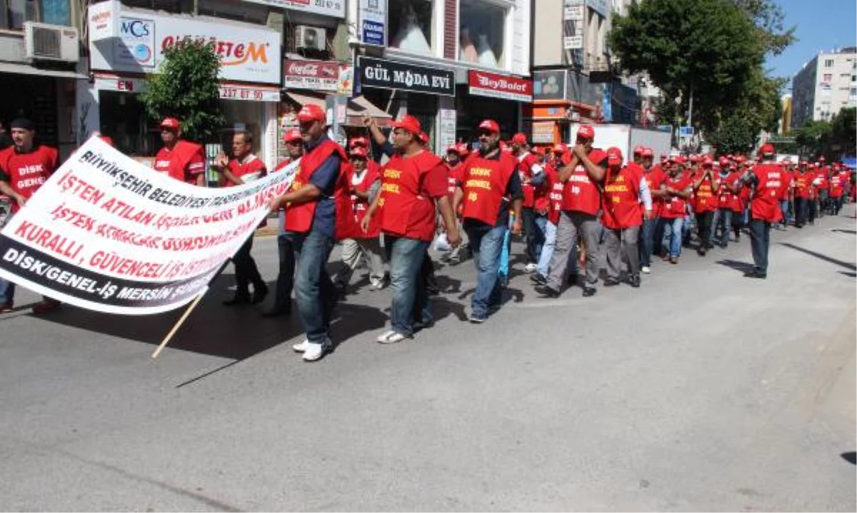 Mersin\'de İşten Çıkarılan Taşeron İşçiler Eylem Yaptı