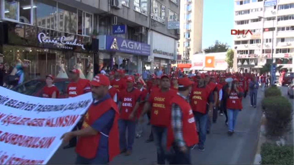 Mersin\'de İşten Çıkarılan Taşeron İşçiler Eylem Yaptı