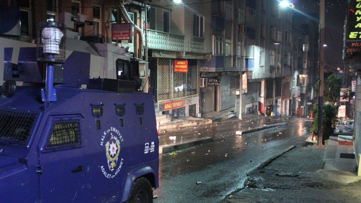 Okmeydanı\'ndaki İzinsiz Gösteriye Polis Müdahalesi