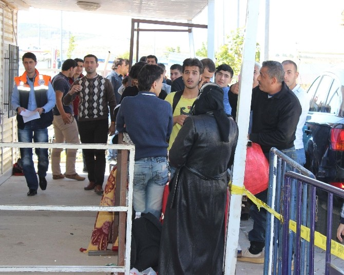 Öncüpınar Sınır Kapısı\'nda Yoğunluk