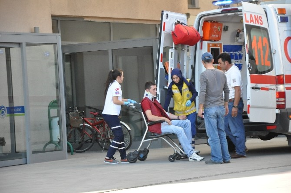 Sakarya\'da Trafik Kazası: 2 Yaralı