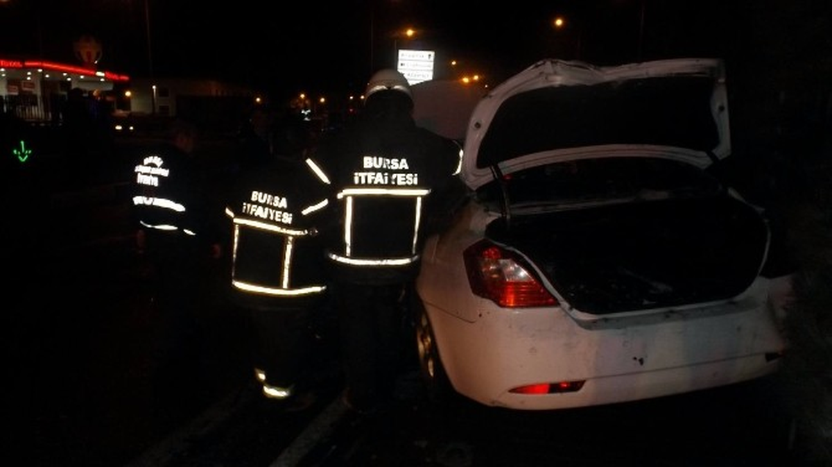 Seyir Halindeki Otomobil Alev Alev Yandı