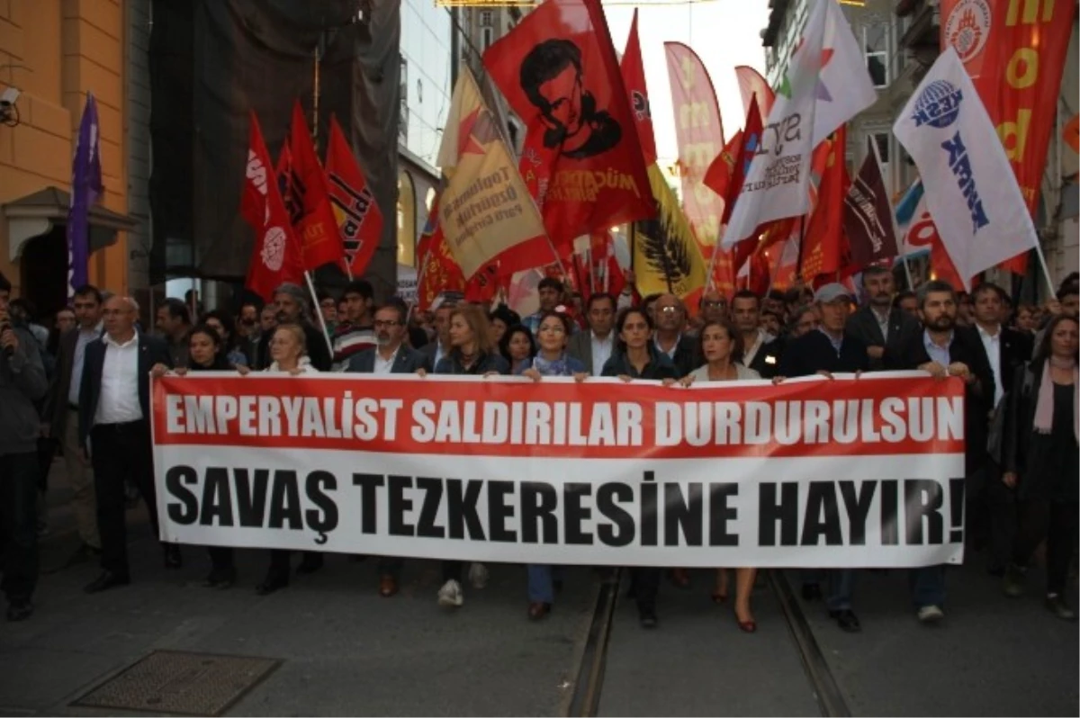Taksim\'de Tezkere Protestosu