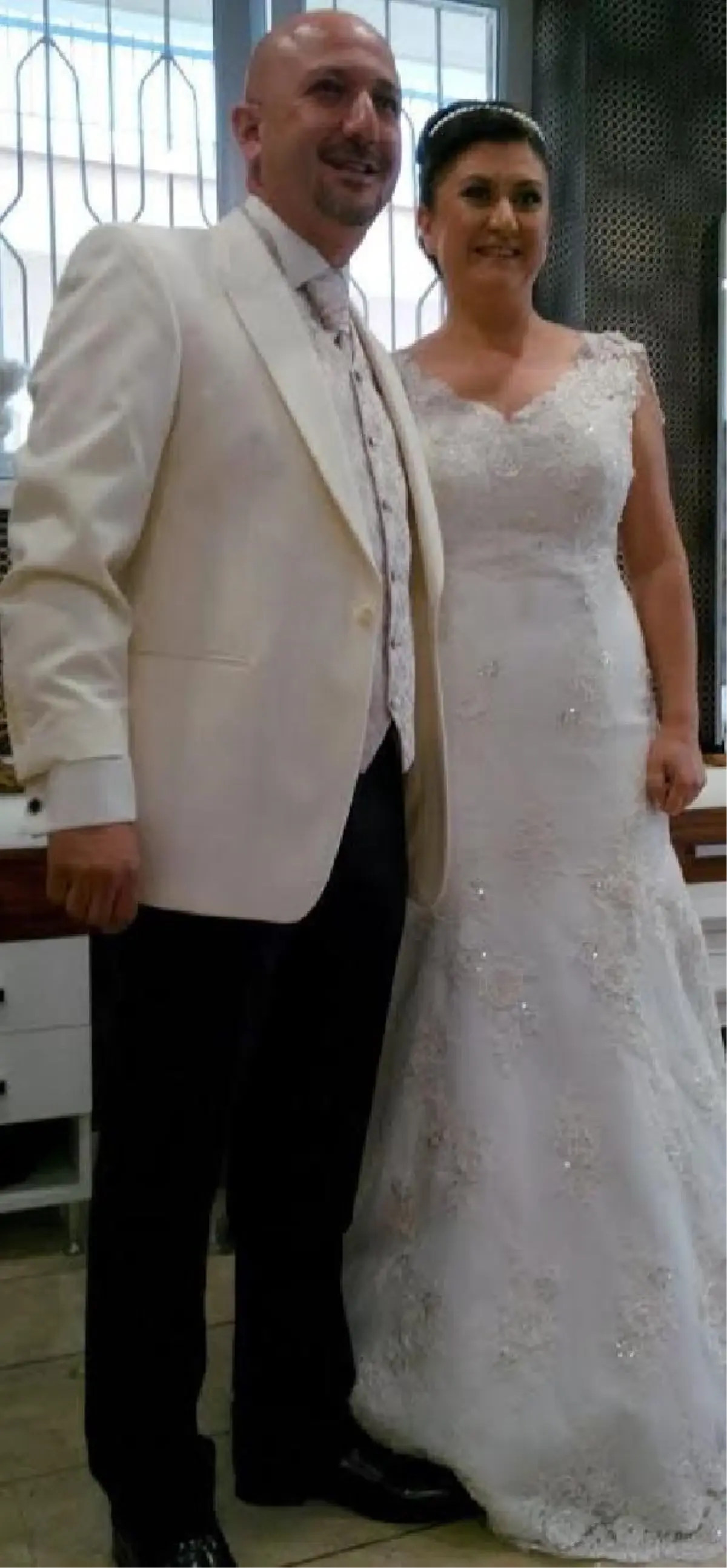 Türk Lirası\'nın Logosunu Tasarlayan Dünyaevine Girdi