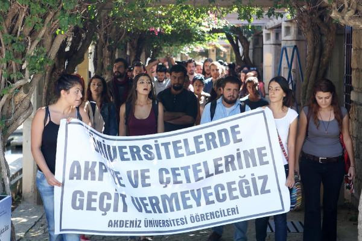 Üniversitede Işid Protestosu