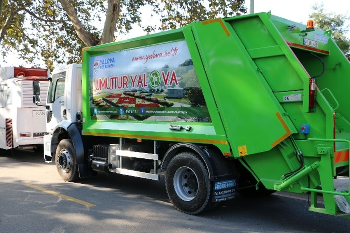 Yalova Belediyesi\'nin Yeni Temizlik Araçları Hizmete Başladı