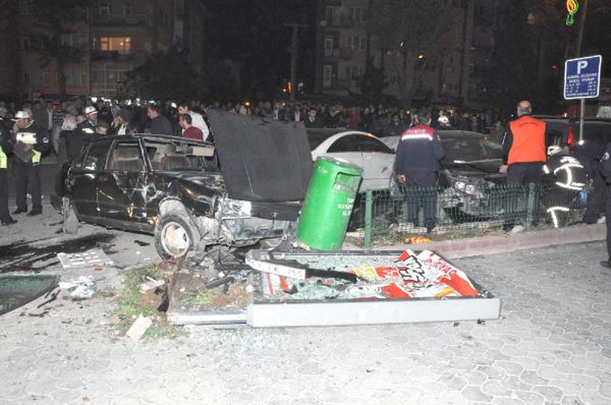Alkollü Sürücü 6 Otomobile Çarptı