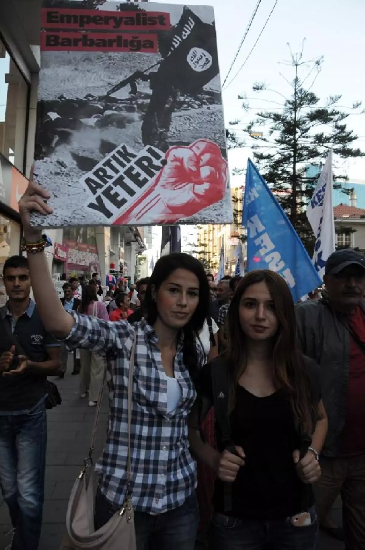 Antalya\'dan "Çıkarsa Tezkere Bilal Gitsin Askere" Sesleri Yükseldi