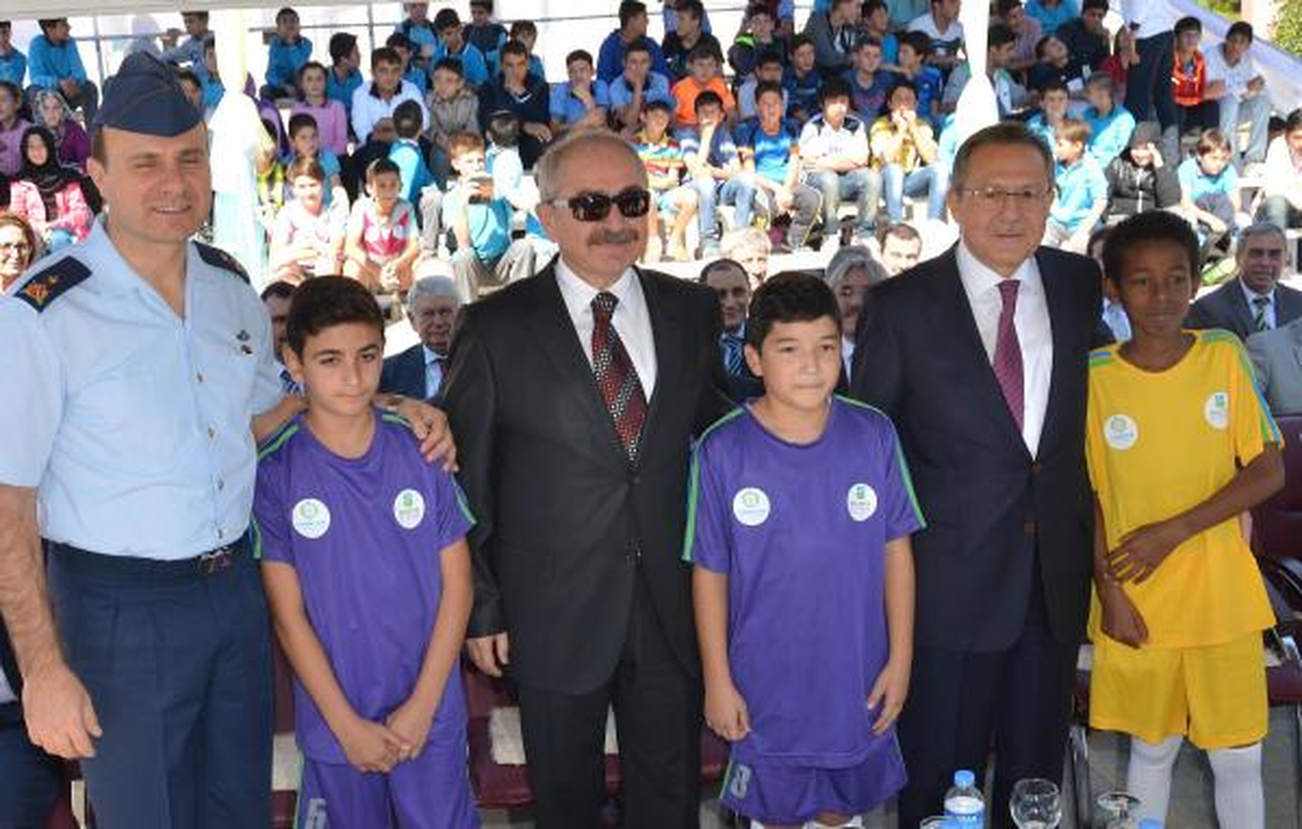 Balıkesir\'de Mahalle Ligi Futbol Turnuvası Başladı