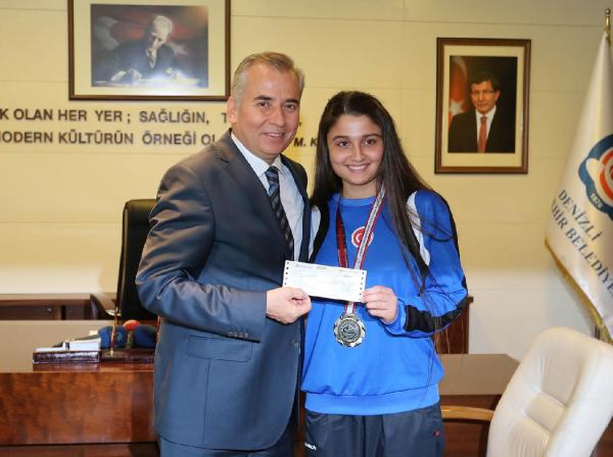 Başkan Zolan, Başarılı Sporcuları Ödüllendirdi