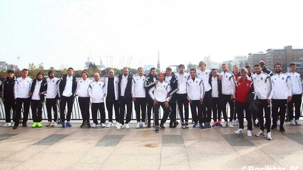 Beşiktaşlı Futbolcular Londra\'da Yürüyüş Yaptı