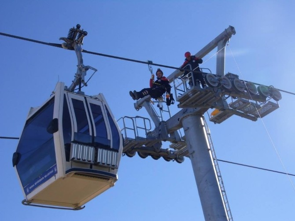 Bursa\'nın Yeni Teleferiğinde Nefes Kesen Tatbikat