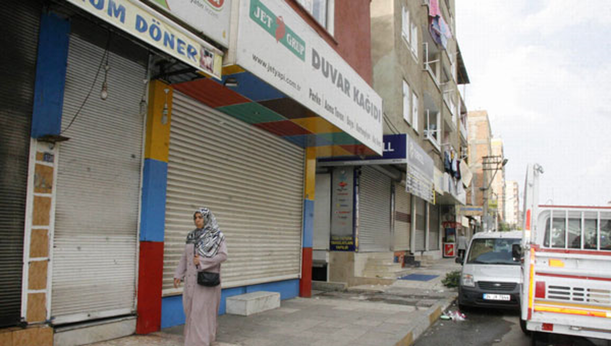 Diyarbakır'da IŞİD Protestosu: Kepenkler Açılmadı, Otobüsler Çalışmadı