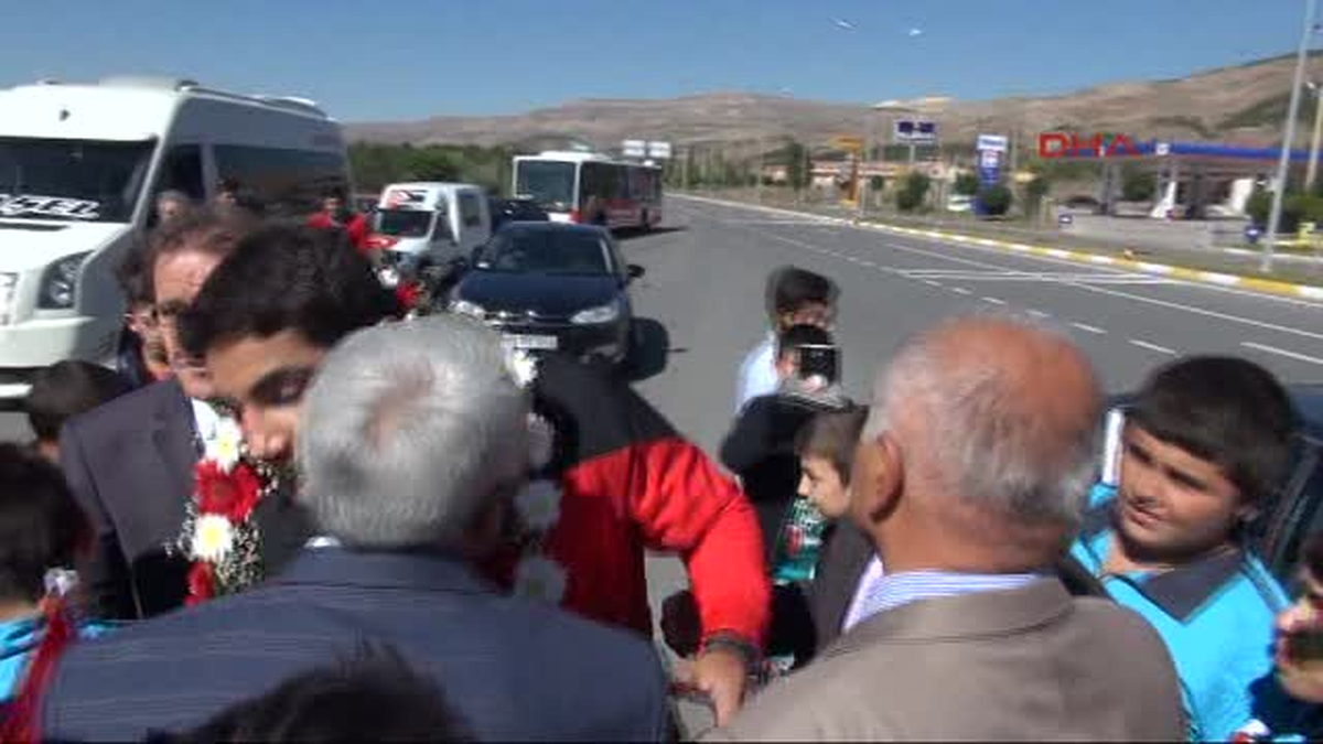Dünya Şampiyonu Akgül\'e Sivas\'ta Coşkulu Karşılama