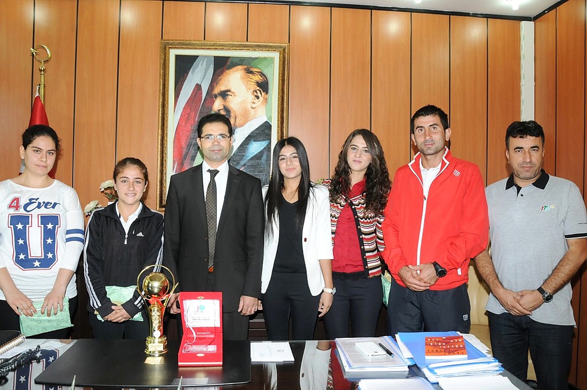 Eğitim Spor Tenis Takımı Çelik\'i Ziyaret Etti
