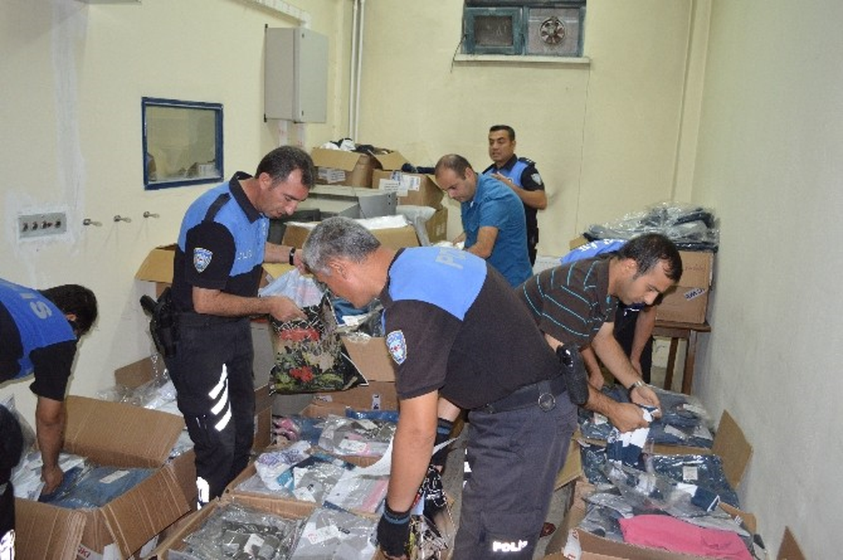 Erzincan İl Emniyet Müdürlüğü Birimlerinden53 Tane İhtiyaç Sahiplerine Kıyafet Yardımı
