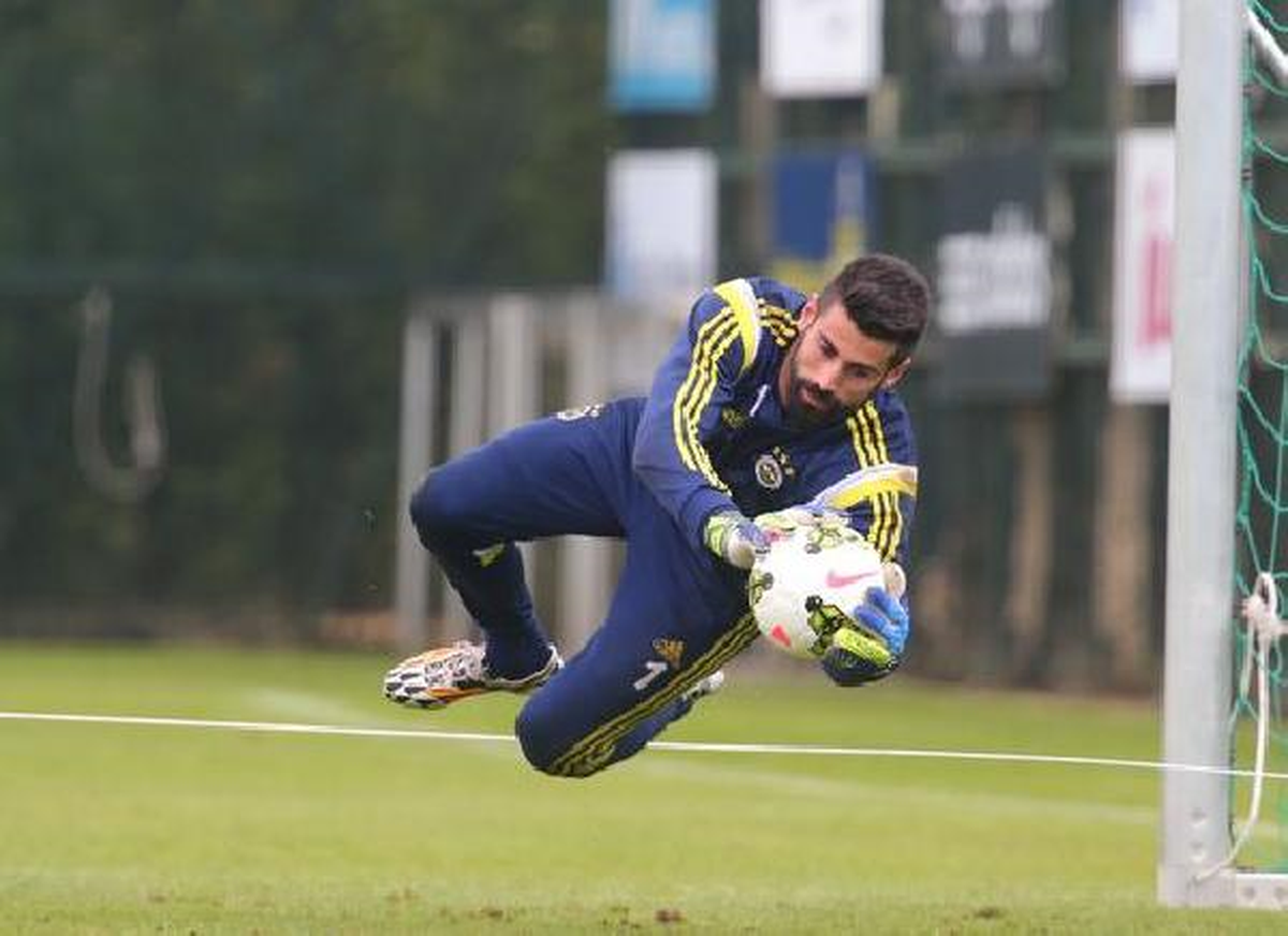 Fenerbahçe\'de Volkan Demirel Takımla Çalışmalara Başladı