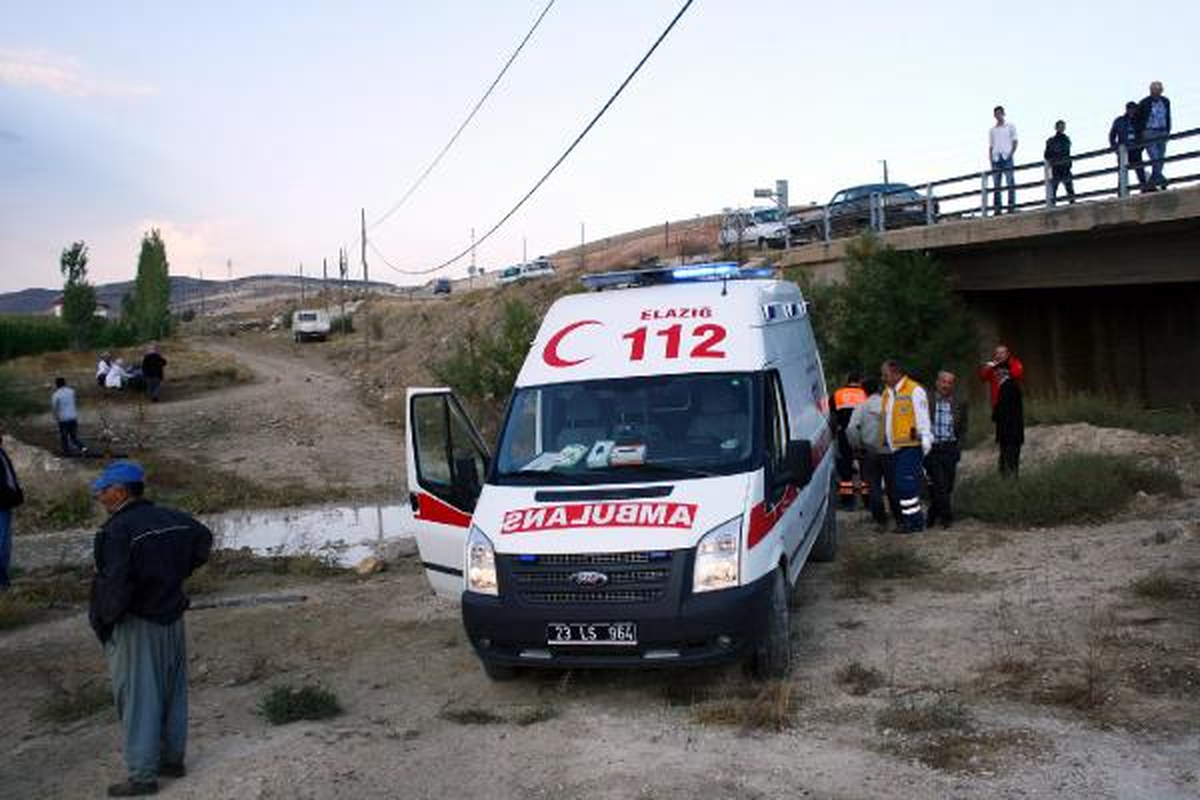 Hastane Yolunda Eşiyle Birlikte Kazada Öldü